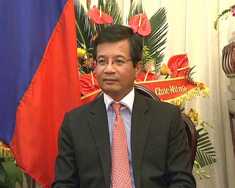 ບົດຕອບສຳພາດຕໍ່ນັກຂ່າວ VOV ຂອງເອກອັກຄະລັດຖະທູດ ສປປ ລາວ ປະຈຳ ຫວຽດນາມ